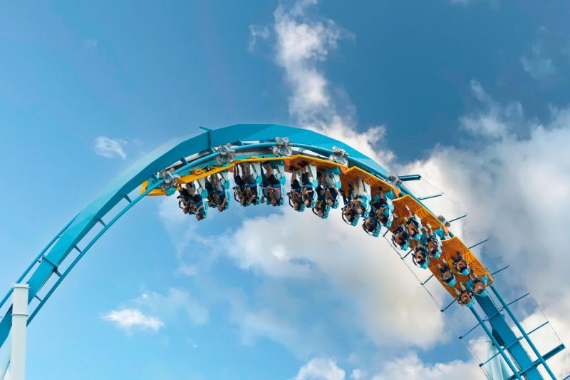 SeaWorld Orlando eröffnet mit „Pipeline: The Surf Coaster“ ab sofort eine Weltneuheit