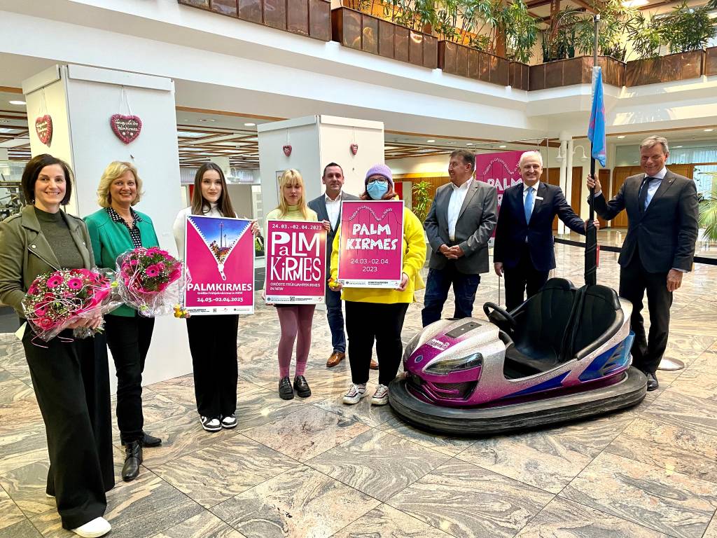 Schülerinnen des Max-Born-Berufskollegs gestalten neues Palmkirmes-Plakat